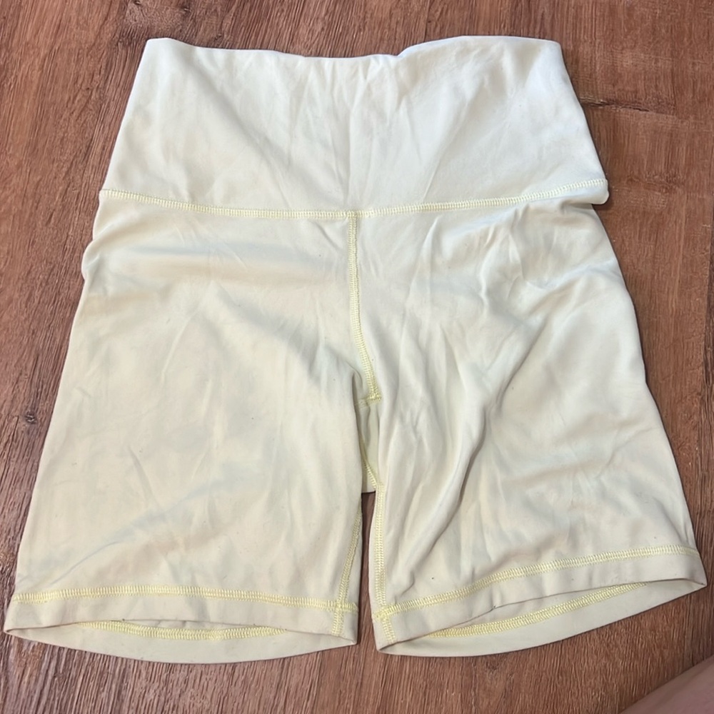 Aritzia TNA Action Butter Cheeky Short